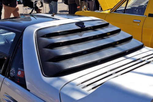 バブル期のマツダが生んだ異色の軽「オートザム AZ-1」に乗り続ける理由