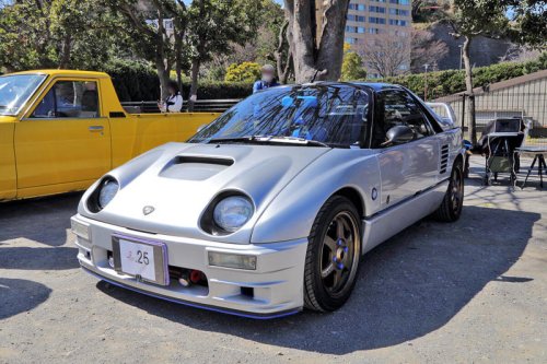 バブル期のマツダが生んだ異色の軽「オートザム AZ-1」に乗り続ける理由
