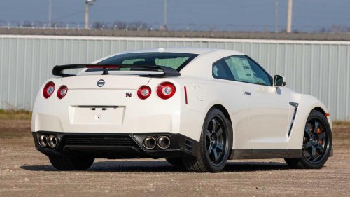 10 performance cars that beat a Porsche 911 without the price tag