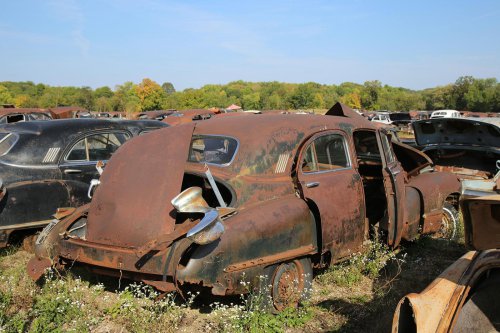 Tesoros vintage de French Lake Auto Parts, Annandale, Minnesota