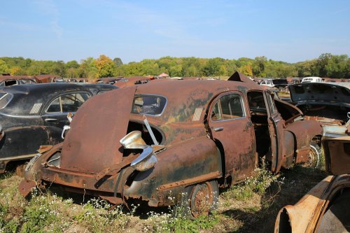 Tesoros vintage de French Lake Auto Parts, Annandale, Minnesota
