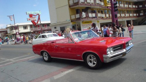 8 vintage muscle cars that were built for straight-line speed
