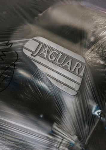 De padre a hijo: Las dos generaciones de mecánicos que cuidan de todos los Jaguar XJ220