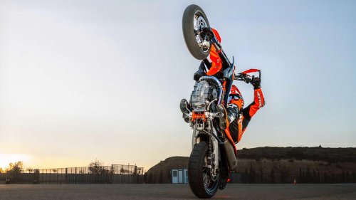 10 motorcycles that redefine what performance means