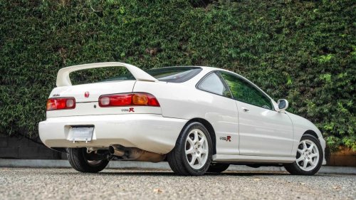 Acura, Acura Integra Type R: Front-wheel drive performance pioneer