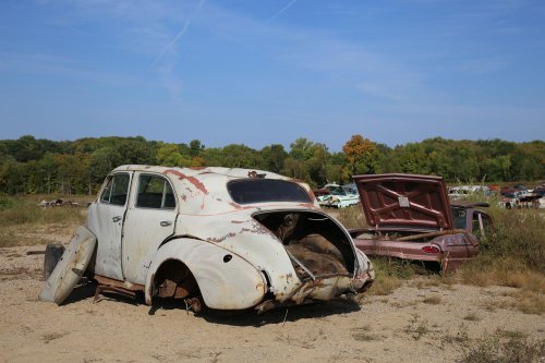 Tesoros vintage de French Lake Auto Parts, Annandale, Minnesota