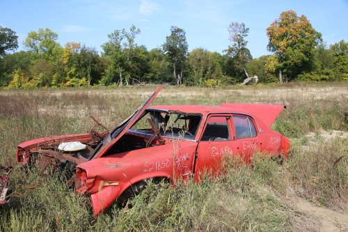 Tesoros vintage de French Lake Auto Parts, Annandale, Minnesota