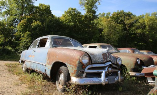 Tesoros vintage de French Lake Auto Parts, Annandale, Minnesota