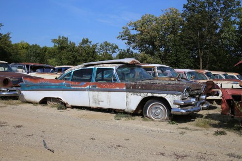 Tesoros vintage de French Lake Auto Parts, Annandale, Minnesota