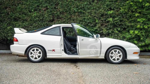 Acura, Acura Integra Type R: Front-wheel drive performance pioneer