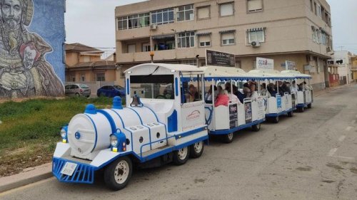 Los trenes turísticos viven en un limbo legal y eso abre muchas preguntas: el motor que llevan, ITV, carnet...