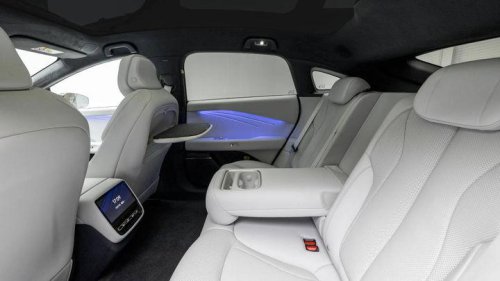 XPeng, XPeng P7, El Xpeng P7+ irrumpe en España con una receta que descoloca al eléctrico premium: más de 5 metros por menos de 41.000 euros