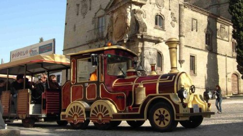 Los trenes turísticos viven en un limbo legal y eso abre muchas preguntas: el motor que llevan, ITV, carnet...