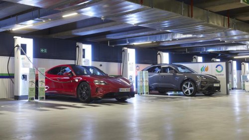 6 diferencias entre conducir un coche eléctrico y uno de combustión