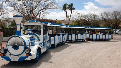Los trenes turísticos viven en un limbo legal y eso abre muchas preguntas: el motor que llevan, ITV, carnet...