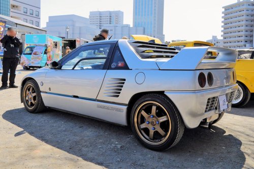 バブル期のマツダが生んだ異色の軽「オートザム AZ-1」に乗り続ける理由