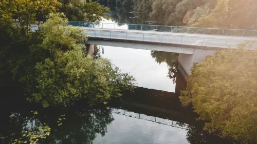 Luz verde al puente colosal de 160 metros, dos carriles de 3,5 metros, paseo peatonal y dos arcos gemelos de hormigón para no penetrar en el río Sever