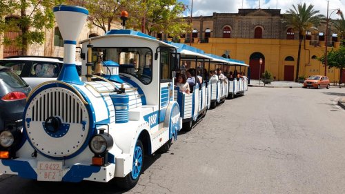 Los trenes turísticos viven en un limbo legal y eso abre muchas preguntas: el motor que llevan, ITV, carnet...