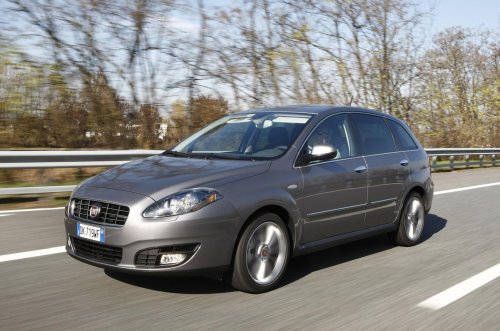 Coches sorprendentes que están emparentados entre sí