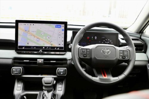 「クラウンセダン」に迫る心地よさ!「新型RAV4」の使いやすいパッケージとスムーズな走りに驚嘆