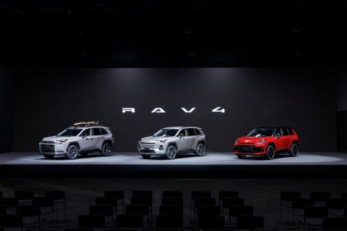 「クラウンセダン」に迫る心地よさ!「新型RAV4」の使いやすいパッケージとスムーズな走りに驚嘆