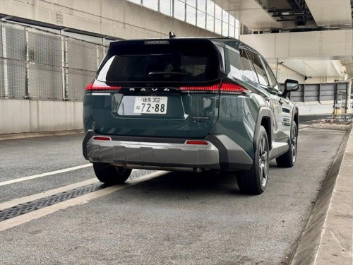 「クラウンセダン」に迫る心地よさ!「新型RAV4」の使いやすいパッケージとスムーズな走りに驚嘆
