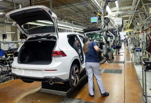 Volkswagen, Volkswagen has significant money problems, CFO warns