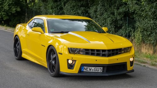 20 obnoxious cars that drive everyone else crazy