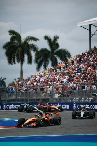 Lando Norris perdió la victoria en el GP de Miami por un error en boxes de McLaren frente a Mercedes