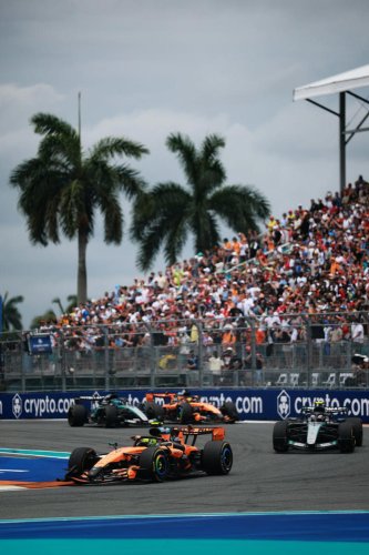 Lando Norris perdió la victoria en el GP de Miami por un error en boxes de McLaren frente a Mercedes