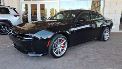 20 obnoxious cars that drive everyone else crazy