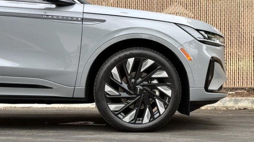 Lincoln's Nautilus doesn't just compete with German rivals, it can beat them