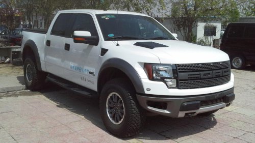 20 obnoxious cars that drive everyone else crazy