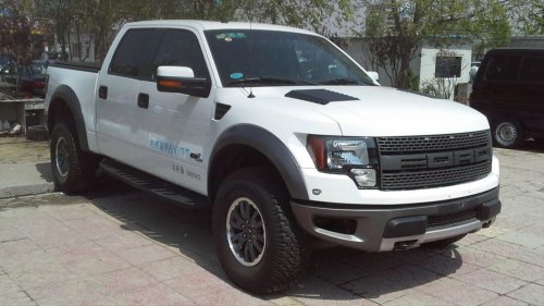 20 obnoxious cars that drive everyone else crazy
