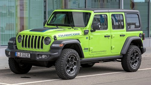 20 obnoxious cars that drive everyone else crazy