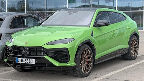 20 obnoxious cars that drive everyone else crazy