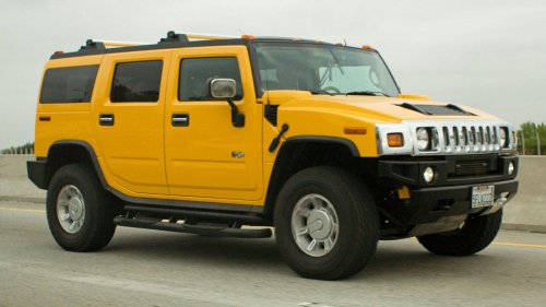 20 obnoxious cars that drive everyone else crazy