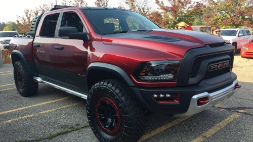 20 obnoxious cars that drive everyone else crazy