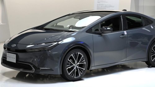 20 obnoxious cars that drive everyone else crazy