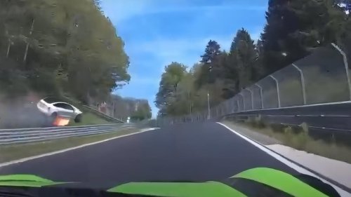 Tesla, Caos en Nürburgring: un Tesla sale volando, la batería arde y todo se complica de golpe