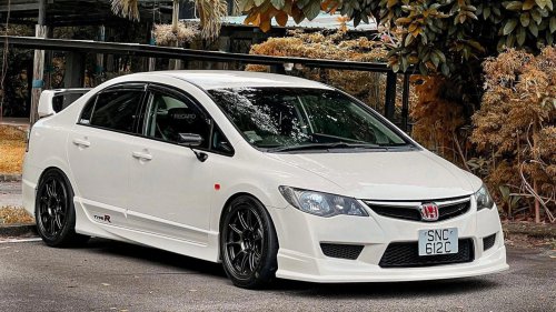 20 obnoxious cars that drive everyone else crazy