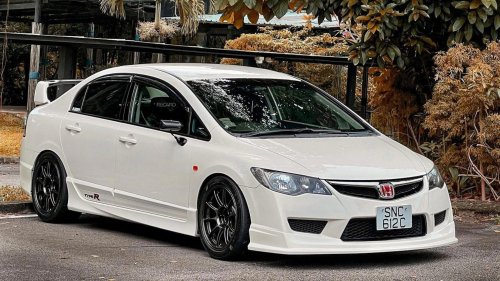 20 obnoxious cars that drive everyone else crazy