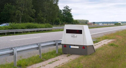 Pone hasta 20 multas por minuto y puede cambiar de ubicación cada día: así es el nuevo radar de la DGT ya funciona en Madrid