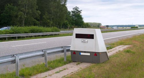 Pone hasta 20 multas por minuto y puede cambiar de ubicación cada día: así es el nuevo radar de la DGT ya funciona en Madrid