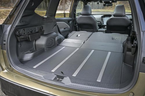 フォレスターを使い倒す! 純正オプションで用意される「車中泊仕様」で実際に寝てみた結果【マンスリーレポート／2】
