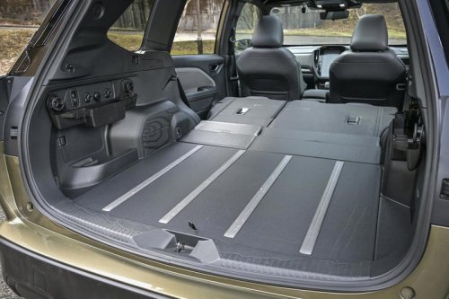 フォレスターを使い倒す! 純正オプションで用意される「車中泊仕様」で実際に寝てみた結果【マンスリーレポート／2】