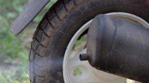 The main differences between motorcycle and car engines