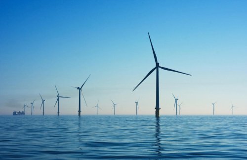 China rompe la baraja e instala la turbina eólica flotante más grande del mundo: energía para 4.200 hogares al año