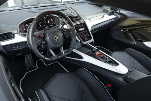 Karim Benzema presume de coche nuevo en Instagram, un supercar de 1.015 CV que ronda los 600.000 €