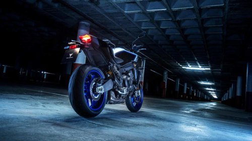 The naked bike that embarrasses liter sports bikes on real roads